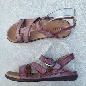 Acorn Women’s 8 WIDE Pink Leather Firmcore Adjustable Strap Flat Comfort Sandals